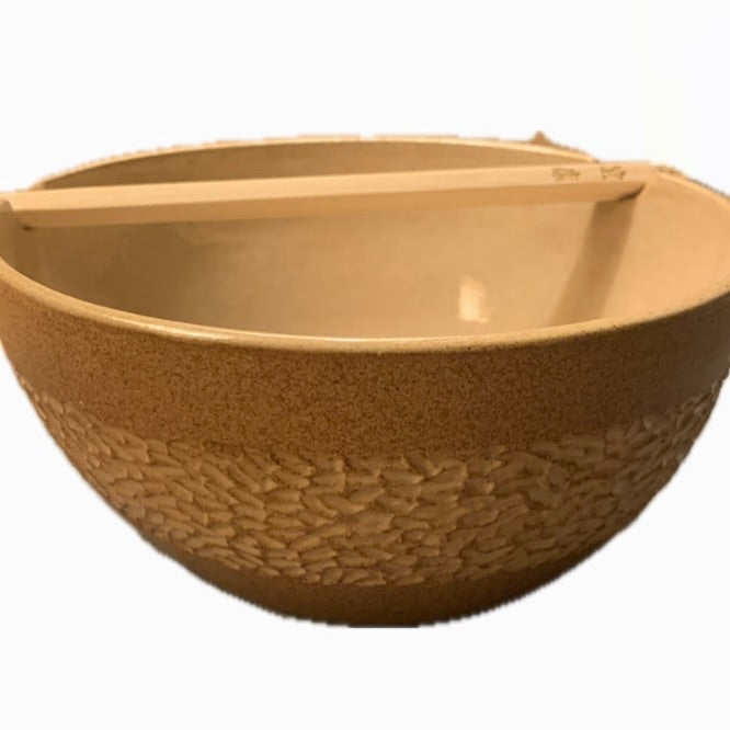 Keramische kom met grillige rand – speels en karaktervol