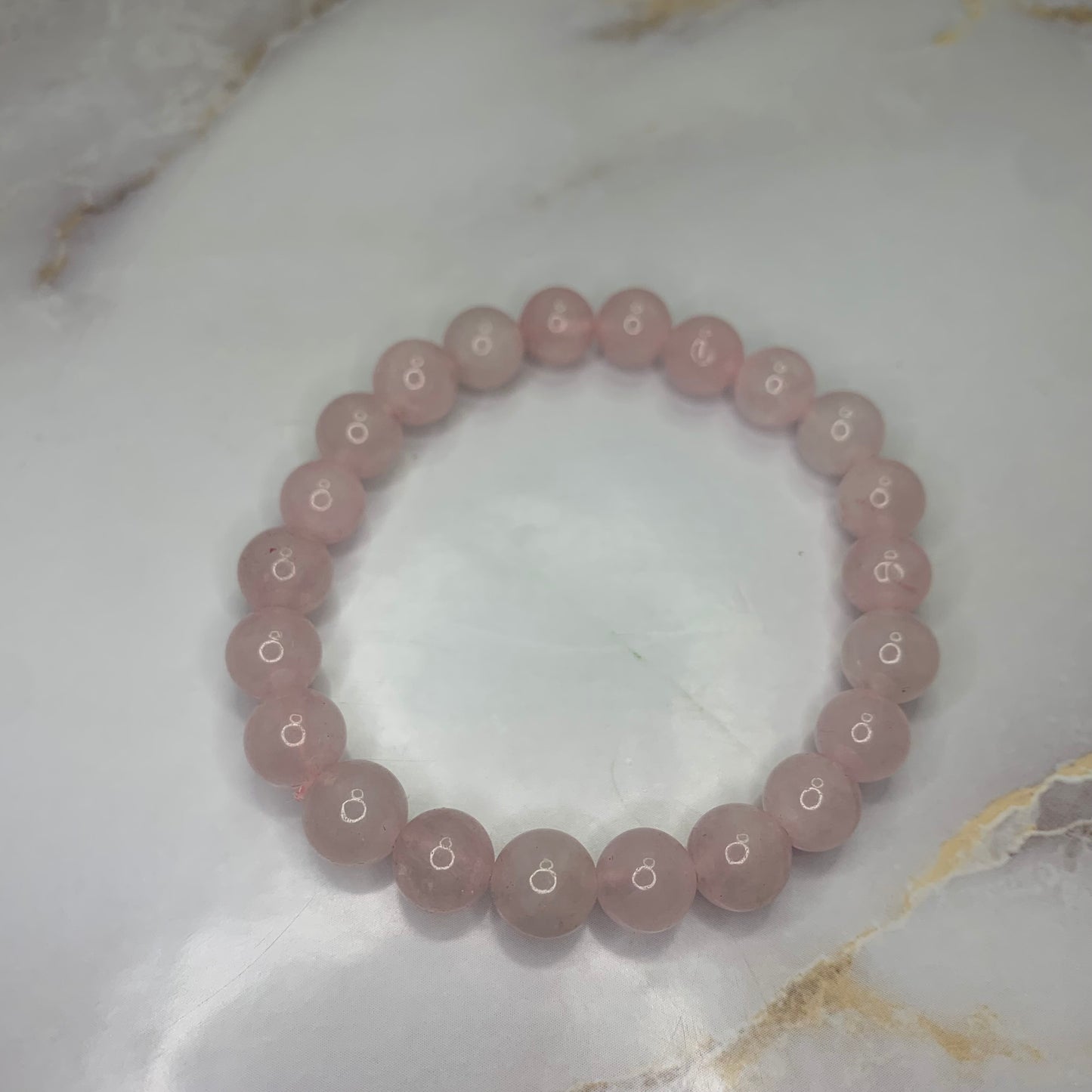 ✨ Armband | Rozenkwarts - 8 mm
“Sierlijk. Krachtig. Intuïtief gekozen.”
🌸 Omschrijving
Onze edelsteen armbanden zijn meer dan alleen sieraden – het zijn kleine krachtbronnen voor elke dag.
Draag ze om jouw intenties te versterken, je balans te ondersteunen of als spiritueel anker tijdens je dag. Opaliet kan op elke manier gereinigd worden.
🔮 Ideaal als
• Dagelijkse energetische ondersteuning
• Aandenken aan een intentie of nieuw begin
• Persoonlijk cadeau vol betekenis
🔍 Details
•