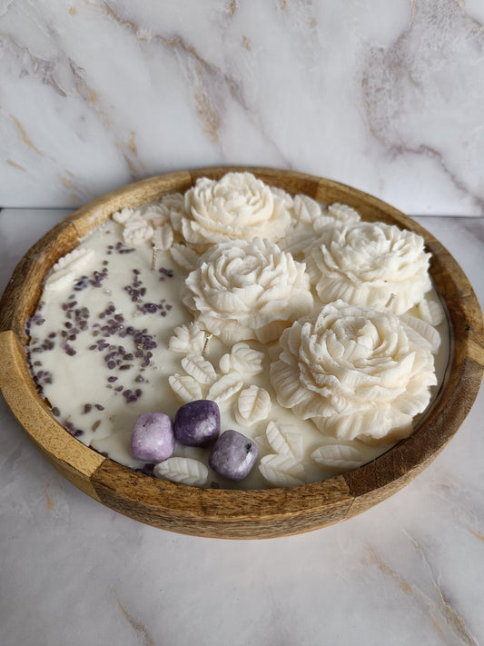 🕯️ Geurkaarsen – Handgemaakte Kaarsen voor Warmte &amp; Welzijn

Ontdek de kracht van geur en sfeer met onze handgemaakte geurkaarsen. Elke kaars wordt zorgvuldig gegoten met natuurlijke was en verrijkt met hoogwaardige geuroliën die je zintuigen prikkelen. Of je nu kiest voor ontspannende lavendel, frisse eucalyptus of warme vanille: onze kaarsen creëren een rustgevende en uitnodigende sfeer in elke ruimte.

Perfect voor zelfzorgmomenten, meditatie, badtijd of als stijlvol cadeau. Dankzij het elegante ont