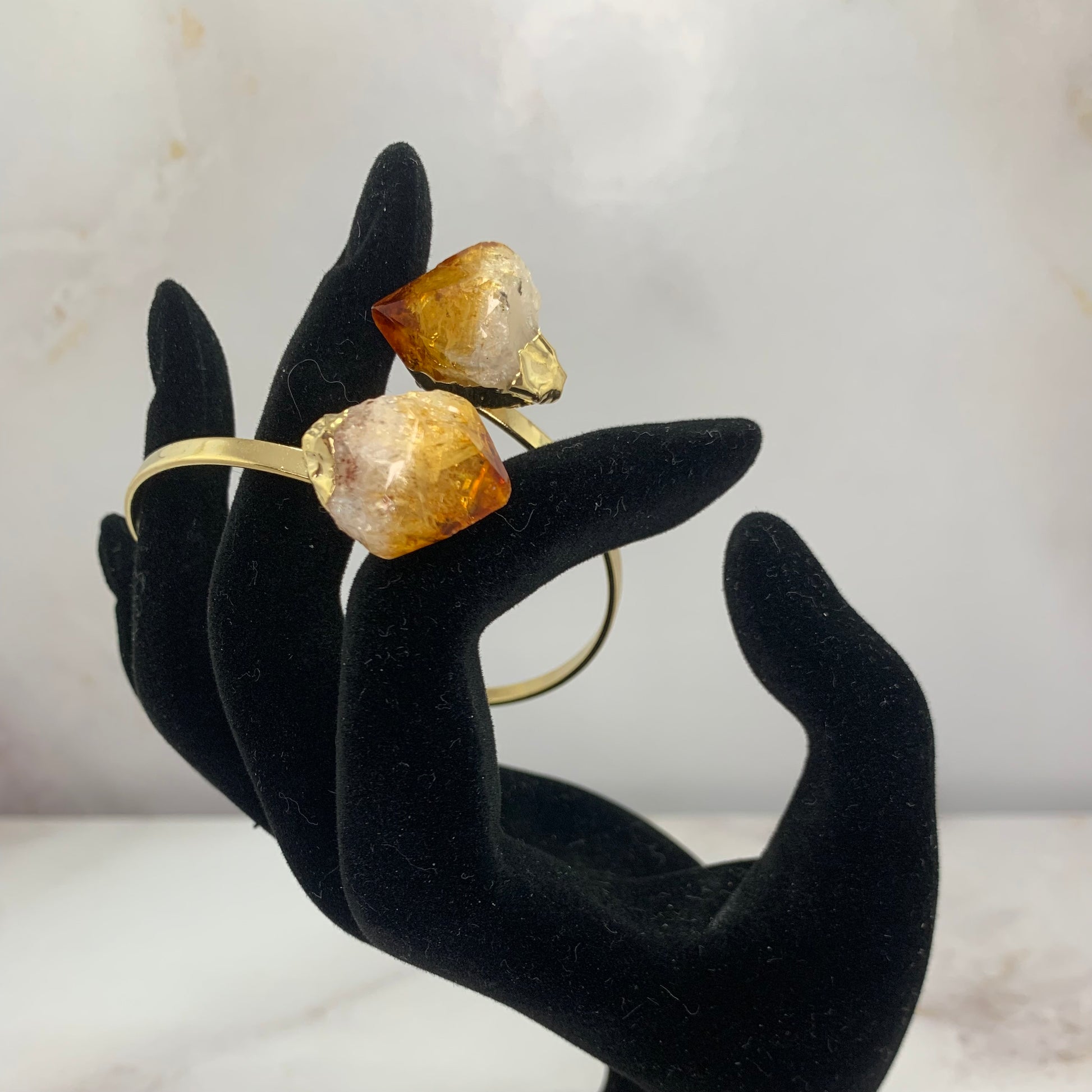 Handgemaakte Trien armband met plakgoud en citrien splitstenen – luxe en zonnige edelsteenarmband