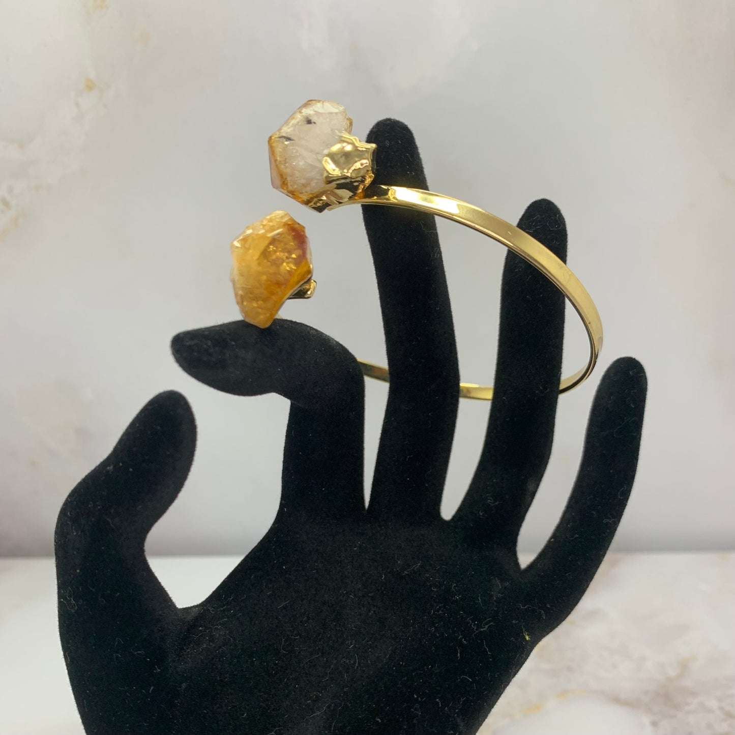 Handgemaakte Trien armband met plakgoud en citrien splitstenen – luxe en zonnige edelsteenarmband