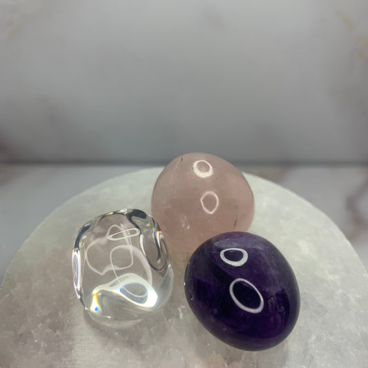 💎&nbsp;Edelstenen Set (3 stuks) voor Ondersteuning bij Emotie &amp; Welzijn

Jouw natuurlijke steun in moeilijke momenten

Ontdek de kracht van edelstenen met deze zorgvuldig samengestelde set van 3 natuurlijke kristallen, elk geselecteerd op hun helende eigenschappen. Of je nu worstelt met migraine, stress, slapeloosheid, angst of liefdesverdriet – deze set biedt zachte ondersteuning op energetisch niveau.

🤰 Verwachting: Rozenkwarts (liefde), Maansteen (balancerend), Mosagaat (aardend)
Elke steen is int