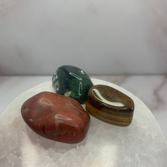 💎&nbsp;Edelstenen Set (3 stuks) voor Ondersteuning bij Emotie &amp; Welzijn

Jouw natuurlijke steun in moeilijke momenten

Ontdek de kracht van edelstenen met deze zorgvuldig samengestelde set van 3 natuurlijke kristallen, elk geselecteerd op hun helende eigenschappen. Of je nu worstelt met migraine, stress, slapeloosheid, angst of liefdesverdriet – deze set biedt zachte ondersteuning op energetisch niveau.

🤰 Verwachting: Rozenkwarts (liefde), Maansteen (balancerend), Mosagaat (aardend)
Elke steen is int