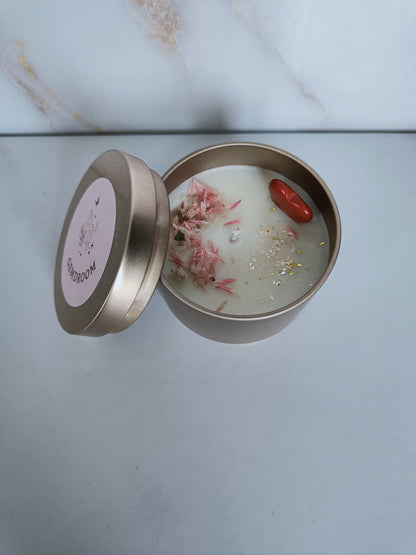 rode jaspis 🕯️&nbsp;Geurkaarsen – Handgemaakte Kaarsen voor Warmte &amp; Welzijn

Ontdek de kracht van geur en sfeer met onze handgemaakte geurkaarsen. Elke kaars wordt zorgvuldig gegoten met natuurlijke was en verrijkt met hoogwaardige geuroliën die je zintuigen prikkelen. Of je nu kiest voor ontspannende lavendel, frisse eucalyptus of warme vanille: onze kaarsen creëren een rustgevende en uitnodigende sfeer in elke ruimte.

Perfect voor zelfzorgmomenten, meditatie, badtijd of als stijlvol cadeau. Dankzij