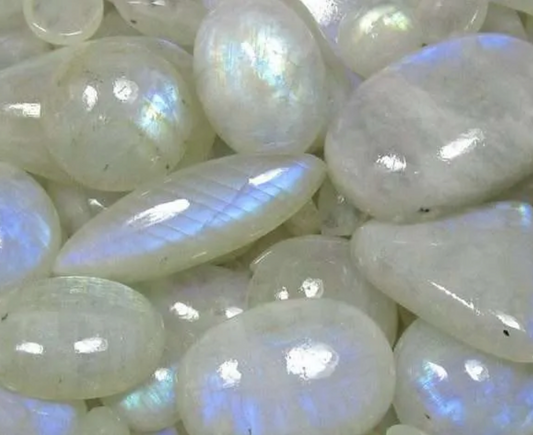 trommelstenen maansteen uit madagakser in belgie 