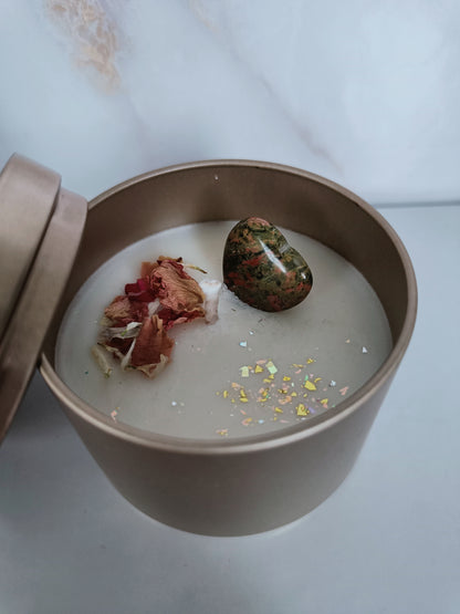 🕯️ Geurkaarsen – Handgemaakte Kaarsen voor Warmte &amp; Welzijn

Ontdek de kracht van geur en sfeer met onze handgemaakte geurkaarsen. Elke kaars wordt zorgvuldig gegoten met natuurlijke was en verrijkt met hoogwaardige geuroliën die je zintuigen prikkelen. Of je nu kiest voor ontspannende lavendel, frisse eucalyptus of warme vanille: onze kaarsen creëren een rustgevende en uitnodigende sfeer in elke ruimte.

Perfect voor zelfzorgmomenten, meditatie, badtijd of als stijlvol cadeau. Dankzij het elegante ont