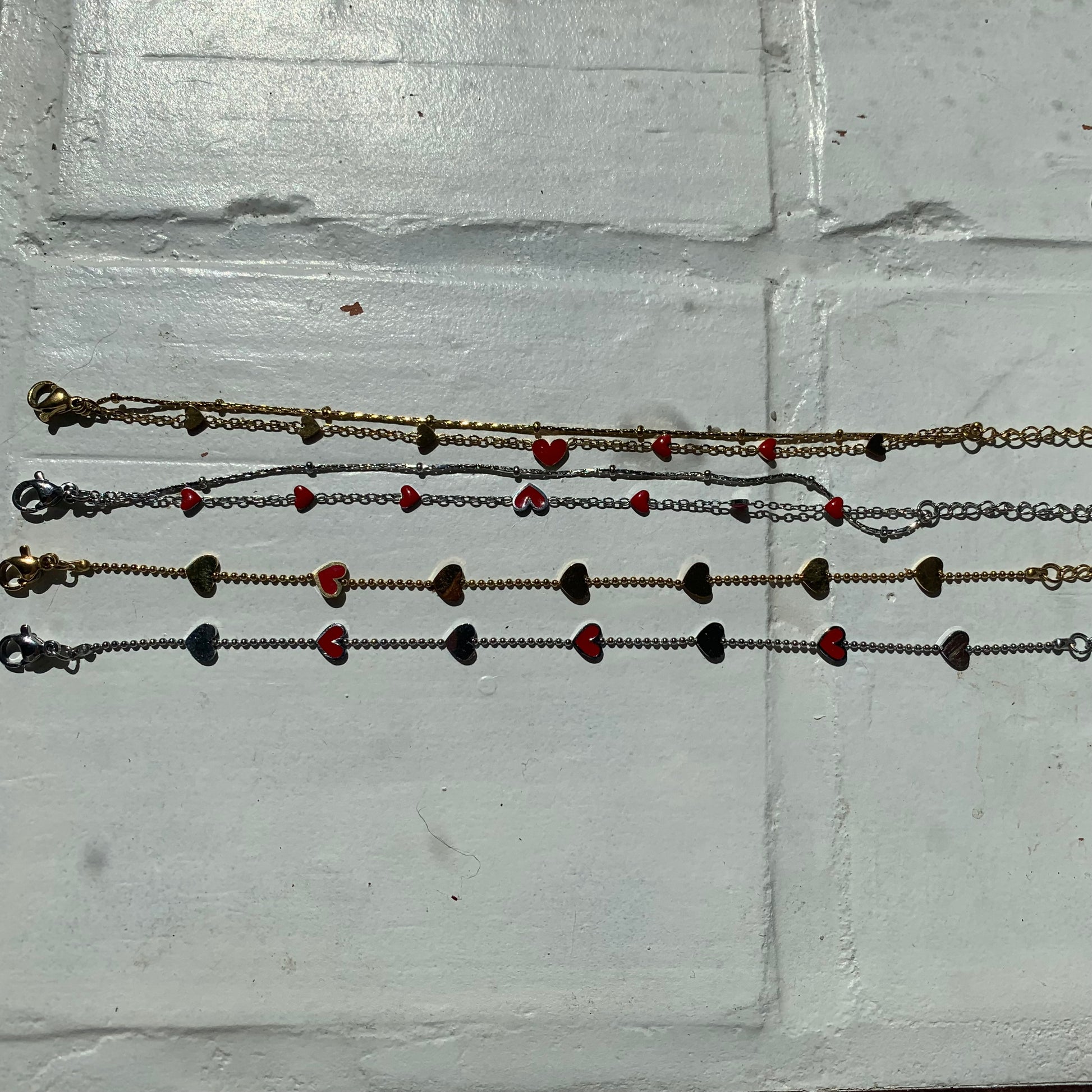 al mijn armbandjes op een rij zilver en goud 