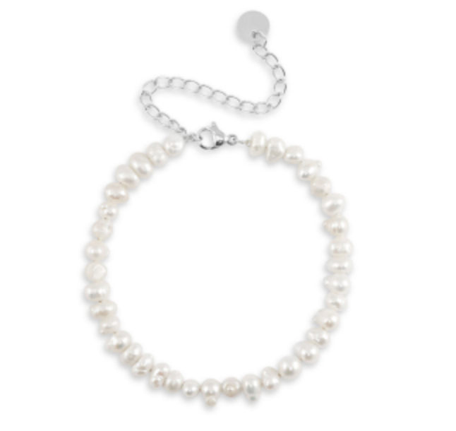 zilver armband van Valentine collectie iets bredere parels 